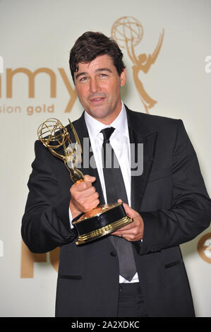 LOS ANGELES, Ca. September 18, 2011: Kyle Chandler in der Presse in der Primetime Emmy Awards 2011 im Nokia Theatre L.A. Leben in der Innenstadt von Los Angeles. © 2011 Paul Smith/Featureflash Stockfoto