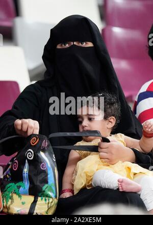 Doha, Katar. 3. Oktober 2019. Die Zuschauer während der IAAF Leichtathletik WM 2019 Am 3. Oktober 2019 in Dubai International Stadium in Doha, Quatar Credit: Soenar Chamid/SCS/LBA/Alamy leben Nachrichten Stockfoto