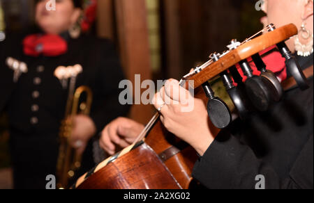 Die traditionellen Mariachi Musiker mexikanische Sängerin Stockfoto