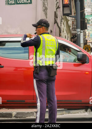Quito, Ecuador, 29. September 2019: Polizei bewacht die Altstadt von Quito, Ecuador. Stockfoto