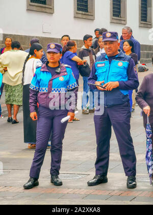 Quito, Ecuador, 29. September 2019: Polizei bewacht die Altstadt von Quito, Ecuador. Stockfoto