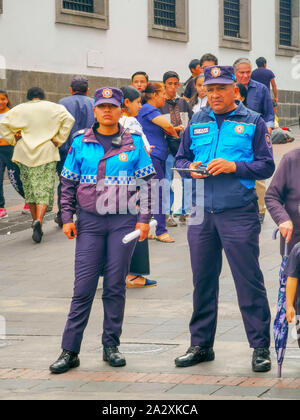Quito, Ecuador, 29. September 2019: Polizei bewacht die Altstadt von Quito, Ecuador. Stockfoto