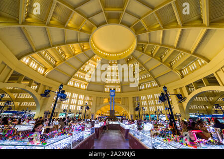 Phnom Penh, Kambodscha, 17. Nov. 2015: Beliebtes Reiseziel der Zentralen Markt verkaufen alle Arten von Waren und Dienstleistungen. Stockfoto