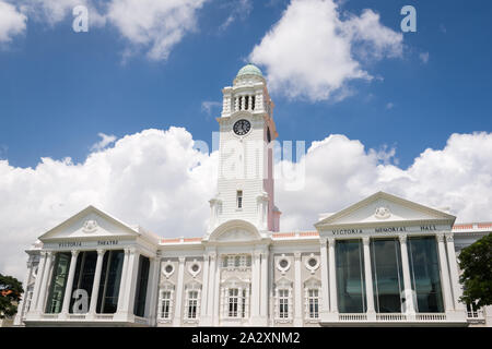 Singapur, 23. Feb 2016: Neu restauriert und renoviert Victoria Konzertsaal mit iconic Clock Tower. Stockfoto