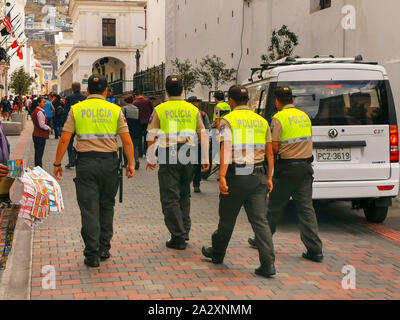 Quito, Ecuador, 29. September 2019: Polizei bewacht die Altstadt von Quito, Ecuador. Stockfoto