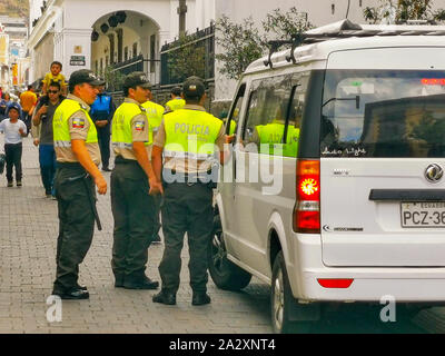 Quito, Ecuador, 29. September 2019: Polizei bewacht die Altstadt von Quito, Ecuador. Stockfoto