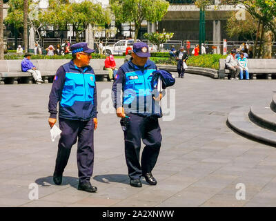 Quito, Ecuador, 29. September 2019: Polizei bewacht die Altstadt von Quito, Ecuador. Stockfoto