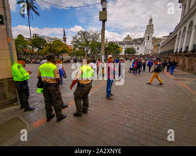 Quito, Ecuador, 29. September 2019: Polizei bewacht die Altstadt von Quito, Ecuador. Stockfoto