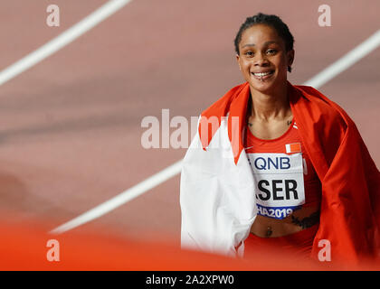 Doha, Katar. 3. Okt, 2019. Salwa Eid Naser von Bahrain feiert nach dem Gewinn der Goldmedaille bei den Frauen 400 m-Finale bei den IAAF Leichtathletik WM 2019 in Doha, Katar, Oktober 3, 2019. Credit: Wang Jingqiang/Xinhua/Alamy leben Nachrichten Stockfoto