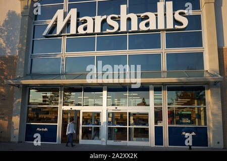 Marshalls Store in Portlands Cascade Station Shopping Centre, gesehen in der Dämmerung am Samstag, 21. September 2019. Stockfoto