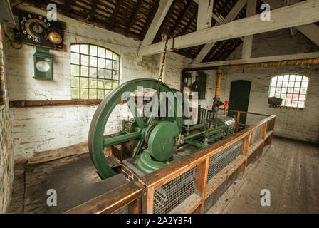 Innenraum der Wicklung in einer alten Mine vergossen Stockfoto