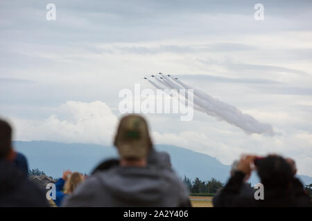 Ein USAF Thunderbirds F-16 fest und biegen Sie an der Abbotsford Airshow Stockfoto