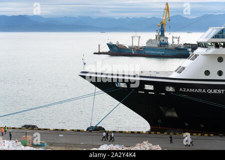 Passagier Expedition Passagier Kreuzfahrtschiff Azamara Quest (Azamara Club Cruises) am Pier Sea Port Petropawlowsk-kamtschatski Stadt verankert Stockfoto