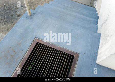 Frisch gestrichen Betontreppen, outdoor Nahaufnahme Stockfoto
