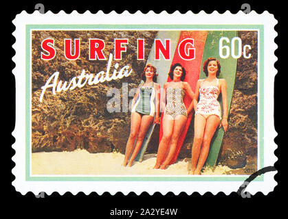 Australien - ca. 2013: Eine Briefmarke gedruckt in Australien gewidmet Surfen, zeigt Strandschönheiten, ca. 2013 Stockfoto