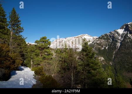 Schneebedeckten gipfeln in Canfranc Tal, Pyrenäen, Huesca, Aragón, Spanien. Stockfoto