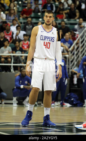 Oktober 3, 2019 - Los Angeles Clippers Zentrum Ivica Zubac #40 während einem preseason Spiel zwischen den Los Angeles Clippers und die Houston Rockets in der Stan Polizeichef-Mitte auf dem Campus der Universität von Hawaii in Manoa in Honolulu, HI Michael Sullivan/CSM. Stockfoto