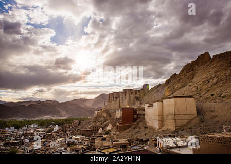 Blick auf Leh bei Sonnenuntergang Stockfoto