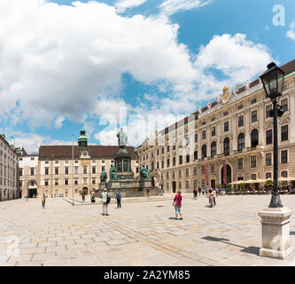 Hofburg Innenhof mit Denkmal Kaiser Franz I., Wien, Österreich Stockfoto