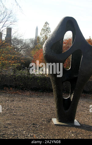 "Abbildung für Querformat' Skulptur von Barbara Hepworth im Hirshhorn Museum und der Skulpturengarten in Washington DC, USA Stockfoto