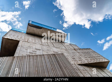 Berlin, Deutschland - 27. Juli 2019: tchoban Stiftung, Museum der Bauzeichnung. Modernes Bürogebäude mit cocrete Fassade Stockfoto