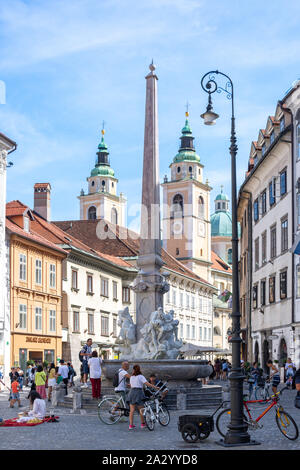 Robba Brunnen und Kathedrale, der Stadtplatz, Mestni trg, Altstadt, Ljubljana, Slowenien Stockfoto