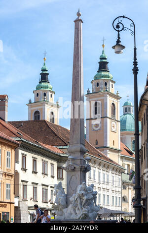 Robba Brunnen und Kathedrale, der Stadtplatz, Mestni trg, Altstadt, Ljubljana, Slowenien Stockfoto