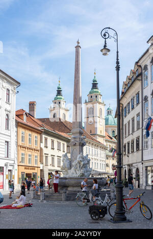 Robba Brunnen und Kathedrale, der Stadtplatz, Mestni trg, Altstadt, Ljubljana, Slowenien Stockfoto