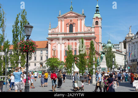 Franziskaner Kirche der Verkündigung und der Triple Brücken, Prešerenplatz, Altstadt, Ljubljana, Slowenien Stockfoto