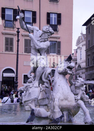 Wundervolle Skulptur Der Neptunbrunnen konzipiert und gemeißelt Bildhauer und Architekten Giacomo Della Porta im 16. Jahrhundert auf der Piazza Navona in Stockfoto