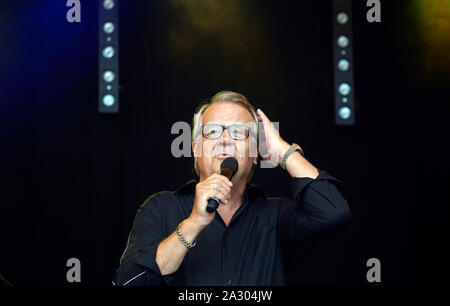 Entertainer Lasse Berghagen singen in MALMKÖPING Foto: Bo Arrhed Stockfoto