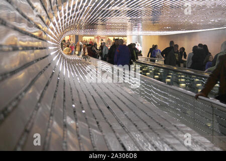 Die unterirdischen Gang zwischen dem Osten und Westen Gebäude der National Gallery in Washington DC, USA Stockfoto
