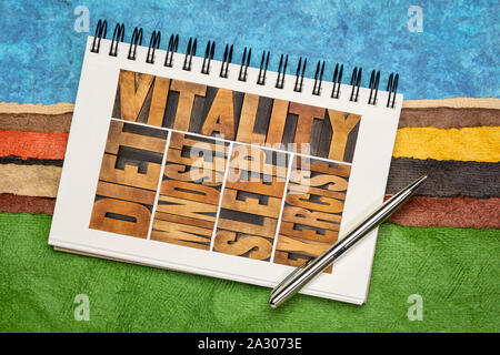 Ernährung, Schlaf, Bewegung und Denkweise - Vitalität und Wohlbefinden Konzept - Wort in Vintage buchdruck Holz Art Abstract in einem Skizzenbuch gegen abstrakte p Stockfoto