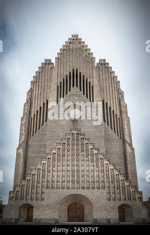 Grundtvigs Kirche befindet sich im Stadtteil Bispebjerg Kopenhagen, Dänemark. Es ist ein seltenes Beispiel der expressionistischen Kirche Architektur. Stockfoto
