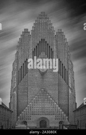 Grundtvigs Kirche befindet sich im Stadtteil Bispebjerg Kopenhagen, Dänemark. Es ist ein seltenes Beispiel der expressionistischen Kirche Architektur. Stockfoto