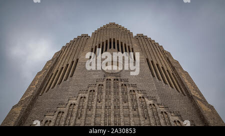 Grundtvigs Kirche befindet sich im Stadtteil Bispebjerg Kopenhagen, Dänemark. Es ist ein seltenes Beispiel der expressionistischen Kirche Architektur. Stockfoto