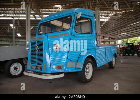 Nakhon Pathom, Thailand - August 3, 2019: Vintage Citroen HY LKW-Ausstellung im vintage car collector Garage in Nakhon Pathom Provinz Stockfoto