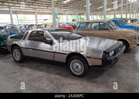 Nakhon Pathom, Thailand - August 3, 2019: Oldtimer DMC DeLorean Ausstellung bei Oldtimer collector Garage in Nakhon Pathom Provinz Stockfoto