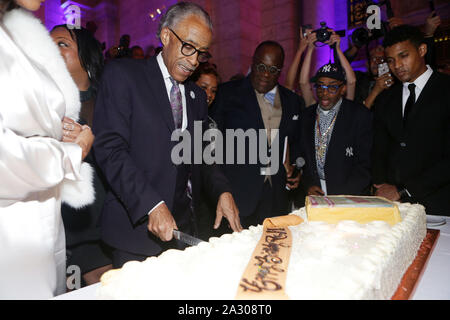 New York, New York, USA. 3. Okt, 2019. Bürgerrechtler Reverend Al Sharpton an seinem 65. Geburtstag Feier gehalten an der New York Public Library Schwarzman Gebäude am Oktober 3, 2019 in New York City. Quelle: MPI 43/Media Punch/Alamy leben Nachrichten Stockfoto