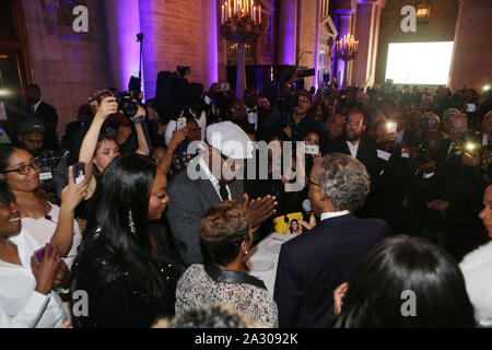New York, New York, USA. 3. Okt, 2019. Bürgerrechtler Reverend Al Sharpton und Schauspieler/Produzent Samuel L. Jackson nehmen an der 65. Geburtstag Feier für Medien Persönlichkeit/Aktivisten Reverend Al Sharpton, Gründer & Präsident, National Action Network in der New York Public Library Schwarzman Gebäude am Oktober 3, 2019 in New York City statt. Quelle: MPI 43/Media Punch/Alamy leben Nachrichten Stockfoto