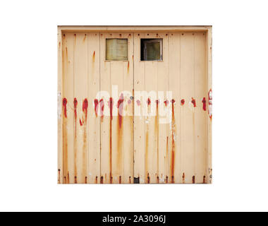 Geschlossen alte gelbe Gate mit kleinen Fenstern auf weißem Hintergrund, Foto Textur, Vorderansicht Stockfoto