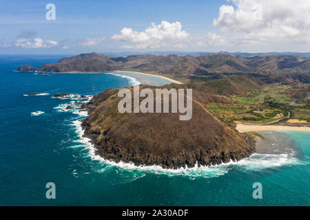 Beeindruckende Luftaufnahme der Pantai Mawun Strand im Süden von Kuta Lombok in der Nähe der touristischen Bereich Stockfoto