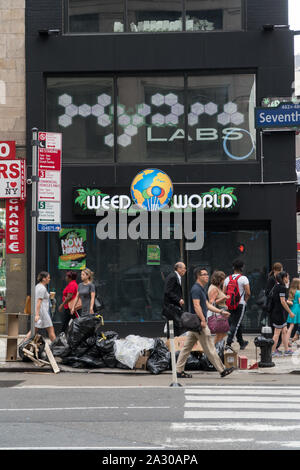 New York City, ca. 2019: Welt Weed cannabis Dispensary in Midtown Manhattan Marihuana Produkte mit Arzneimitteln, Karte oder Freizeit zu kaufen, Stockfoto