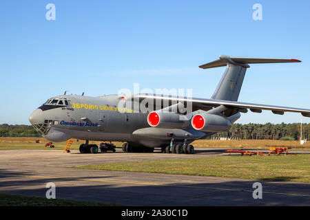 KLEINE-BROGEL, Belgien - 14.September 2019: ukrainische Luftwaffe Iljuschin IL-76 Verkehrsmittel Flugzeug auf dem Rollfeld des Kleine-Brogel Airbase. Stockfoto