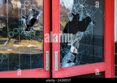 Zerbrochene Fensterscheibe Stockfoto