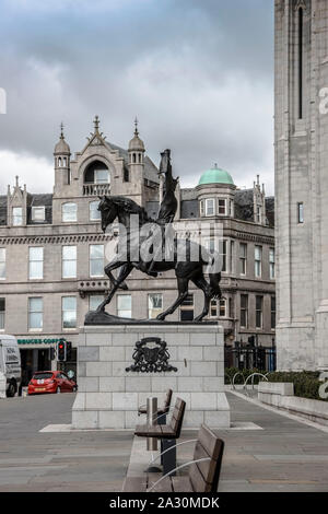 Robert the Bruce, König von Schottland 1306-1329. Statue außerhalb Marischal College. Stockfoto