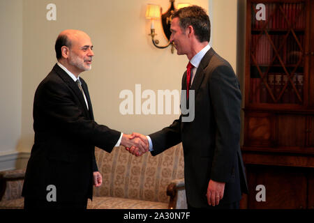 Der norwegische Ministerpräsident Jens Stoltenberg trifft der Vorsitzende des Federal Reserve Board, Herr Ben Bernanke. Stockfoto