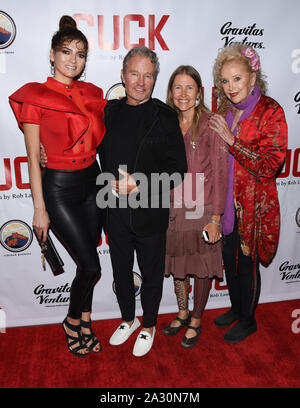 Oktober 3, 2019, Hollywood, Kalifornien, USA: (L-R) Blanca Blanco, John Savage, Gäste und die Schauspielerin Sally Kirkland besucht die Premiere von "CUCK" (Bild: © Billy Bennight/ZUMA Draht) Stockfoto