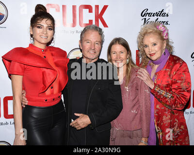 Oktober 3, 2019, Hollywood, Kalifornien, USA: (L-R) Blanca Blanco, John Savage, Gäste und die Schauspielerin Sally Kirkland besucht die Premiere von "CUCK" (Bild: © Billy Bennight/ZUMA Draht) Stockfoto