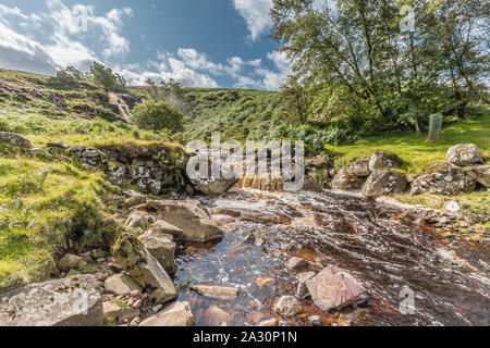 Blea Beck Kraft Wasserfall, Obere Teesdale, UK in Überflutung Stockfoto